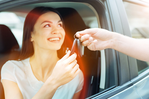 Quelle différence entre une voiture de courtoisie et une voiture de remplacement ?