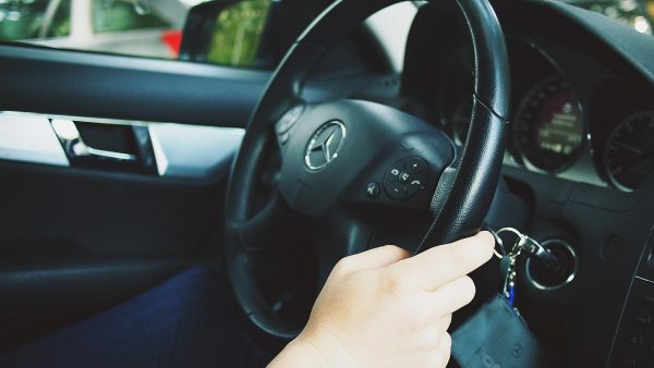 5 étapes à suivre pour débloquer un volant de voiture