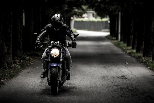 Les critères essentiels à considérer lors du choix d’une moto