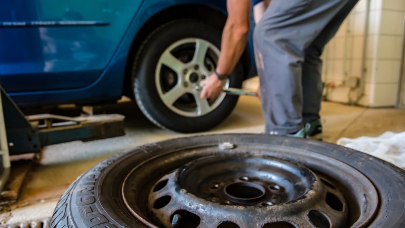 Quand faut-il vérifier la pression des pneus de votre voiture ?