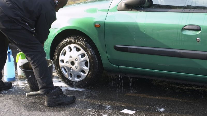 Les avantages du lavage sans eau pour l’environnement et votre voiture