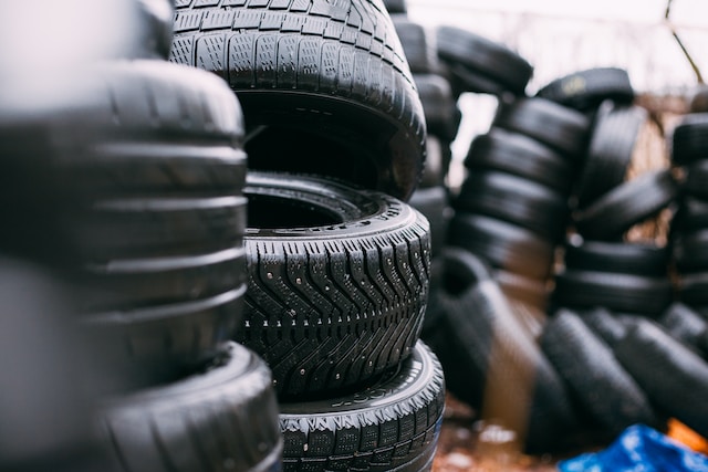 Comment choisir les pneus adaptés à votre voiture