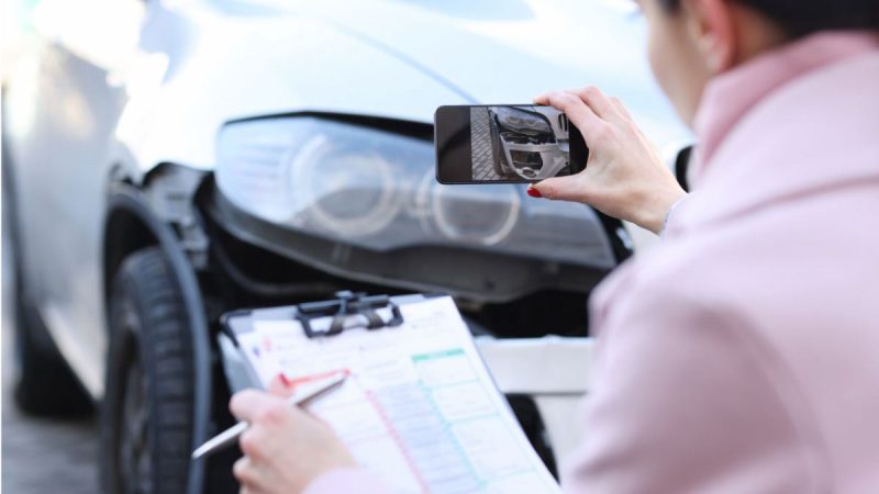 Comment évaluer les coûts et les options de réparation lors de dommages importants à la carrosserie d’un véhicule ?