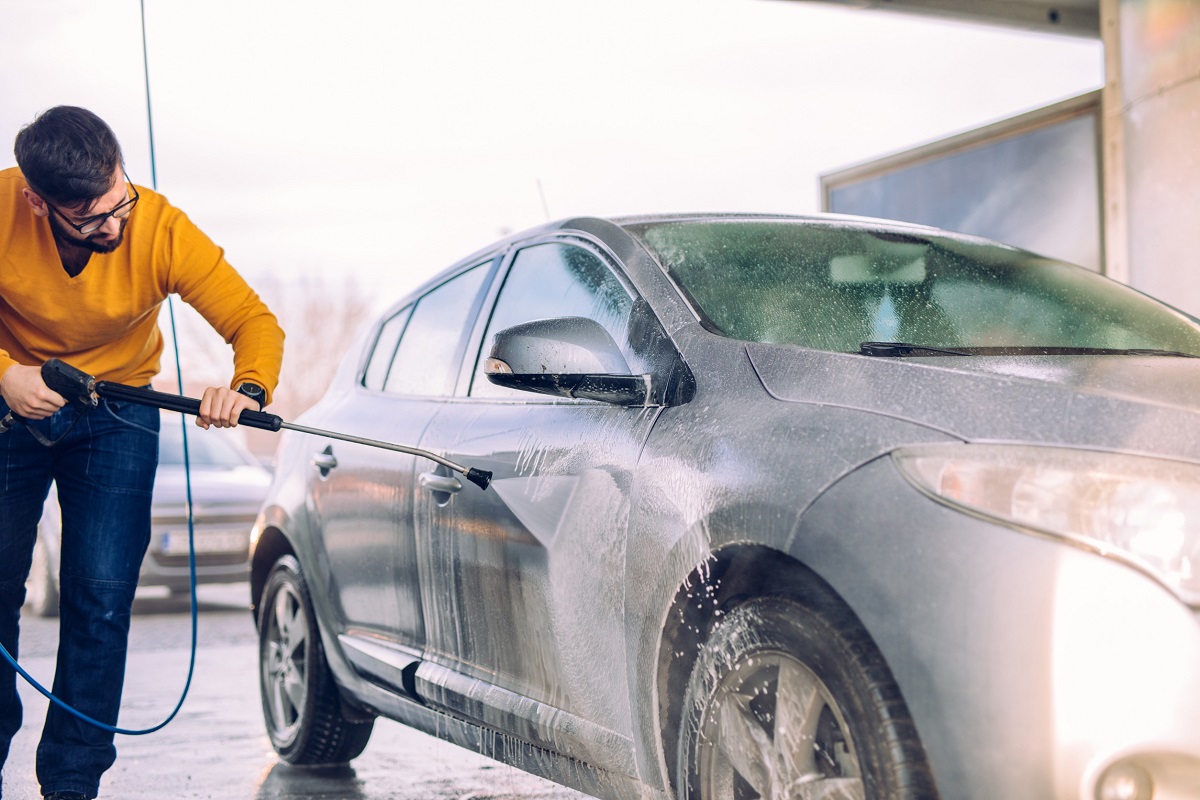 Les techniques professionnelles de nettoyage automobile que vous pouvez appliquer à la maison