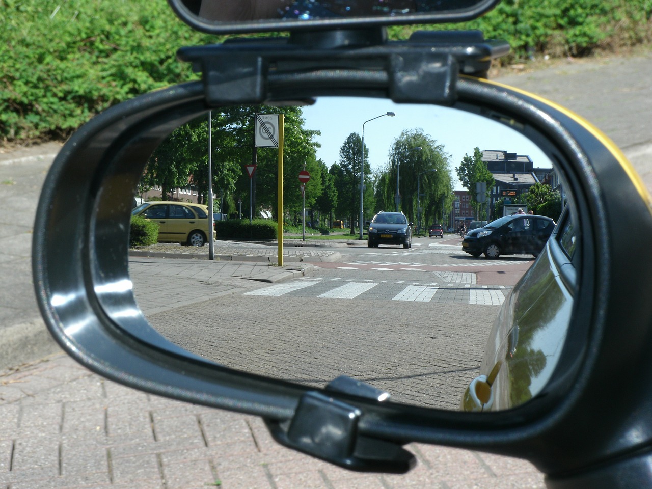 Les rétroviseurs électriques vs manuels : quel système choisir ?